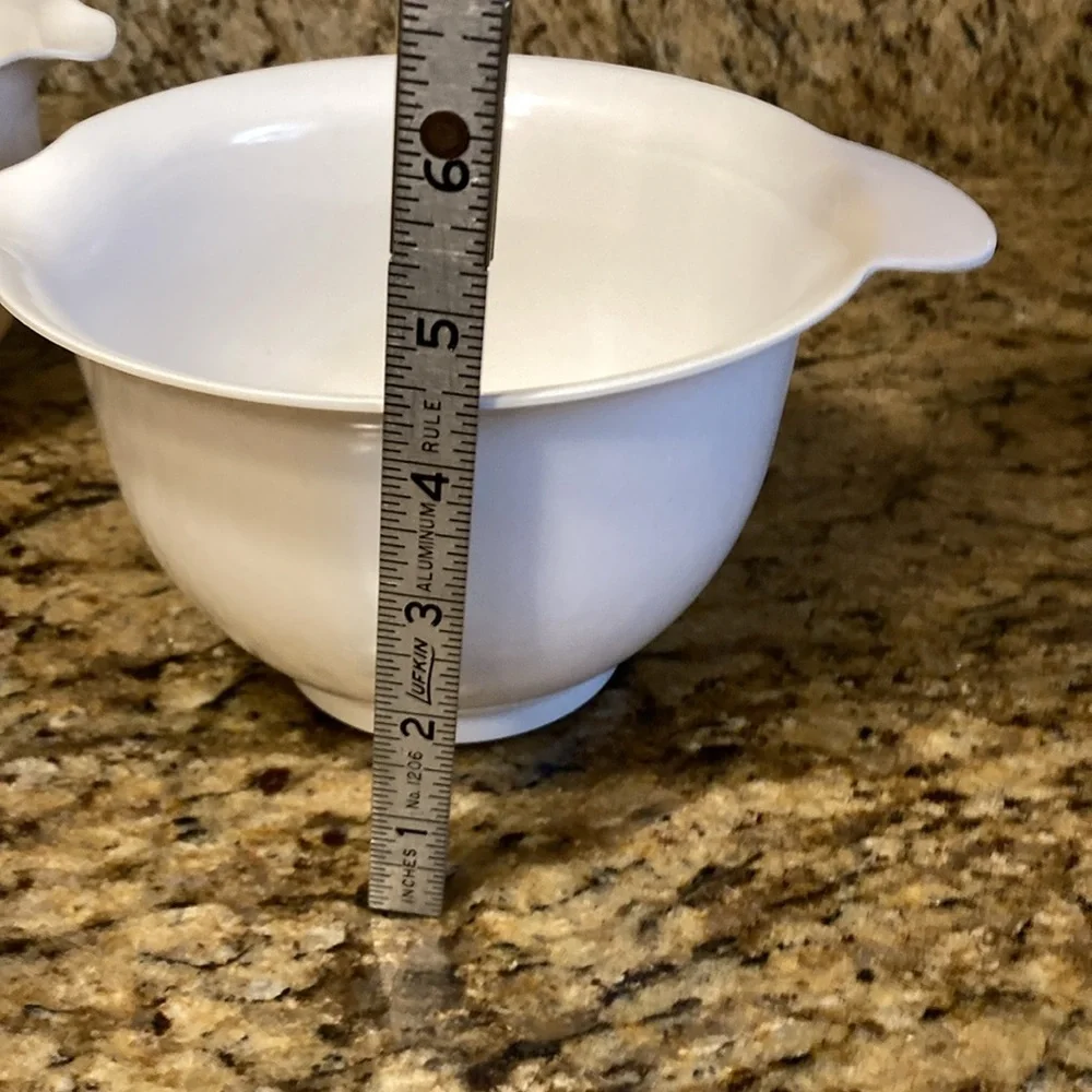 Mixing bowl, set of 2, white 1L in good condition